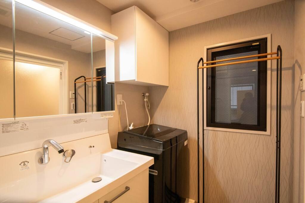 Appartement 浅草禅心居201室 浅草駅徒歩15分 2024年4月ニューオープン 43平米丸貸し切り ダブルベット2台と畳敷き布団2組 家庭式用品設備完備 *