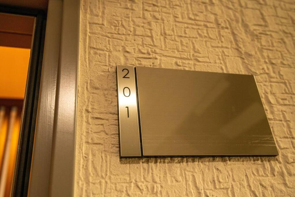 Appartement 浅草禅心居201室 浅草駅徒歩15分 2024年4月ニューオープン 43平米丸貸し切り ダブルベット2台と畳敷き布団2組 家庭式用品設備完備 *