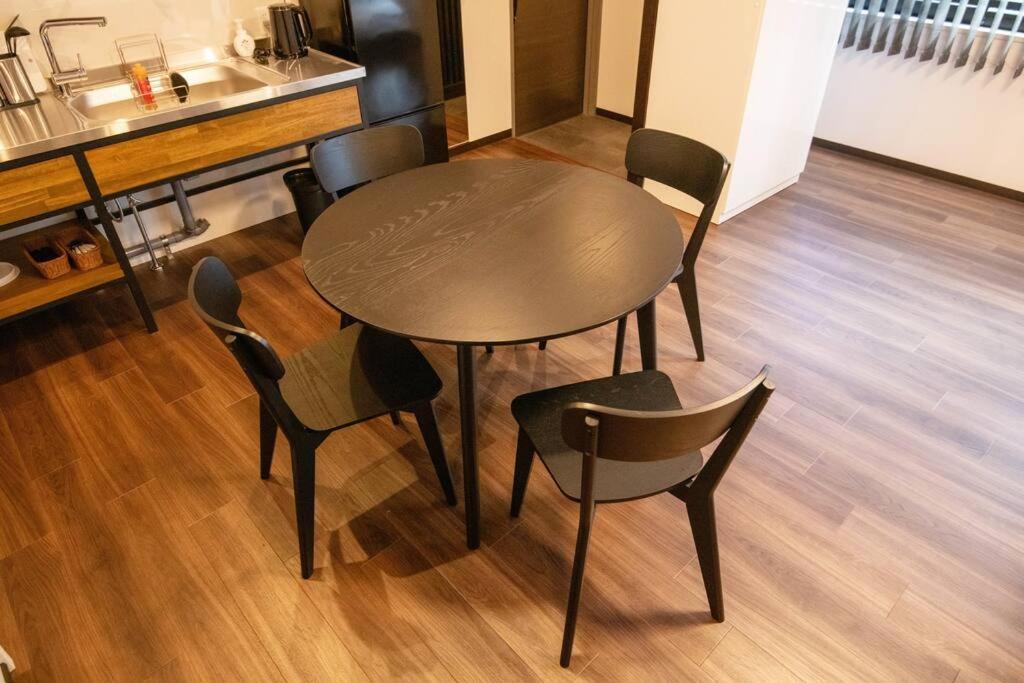 Appartement 浅草禅心居201室 浅草駅徒歩15分 2024年4月ニューオープン 43平米丸貸し切り ダブルベット2台と畳敷き布団2組 家庭式用品設備完備 Tokio
